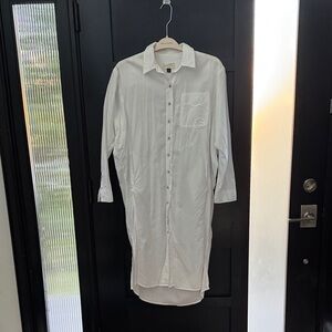 Universal Thread Long White Button Down Dress Shirt with pockets!